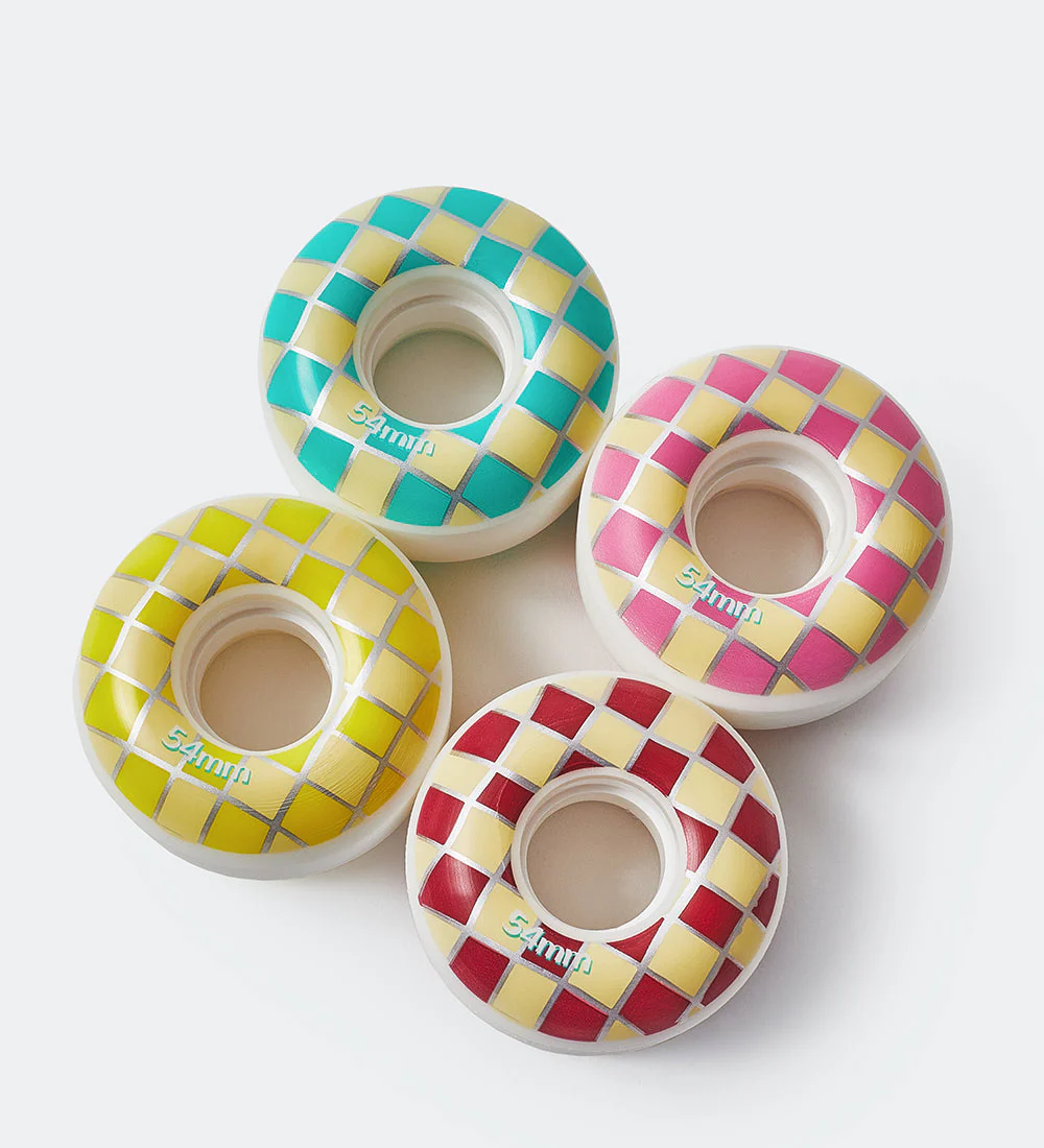 4-Piece Multicolor Checkerboard Skateboard Wheel Set - Image 3